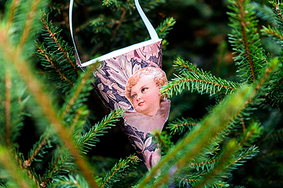 Julgran med dekoration
