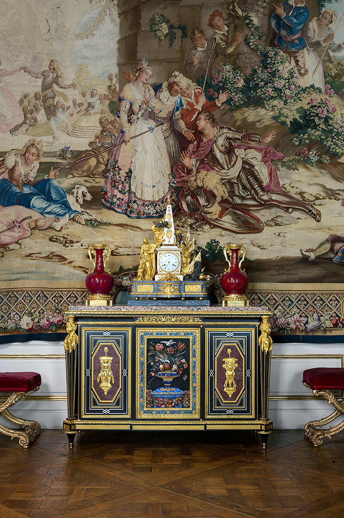 Den franske mästaren Adam Weisweilers  praktfulla skåp i Gustav III:s paradsängkammare